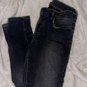 Super cute and comfy Black Tommy Hilifigure Legging Jeans